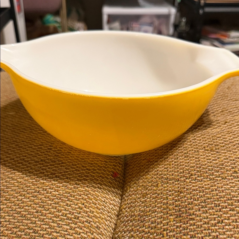 Vintage Pyrex nesting Yellow Mixing Bowl with White Interior - Home Kitchen